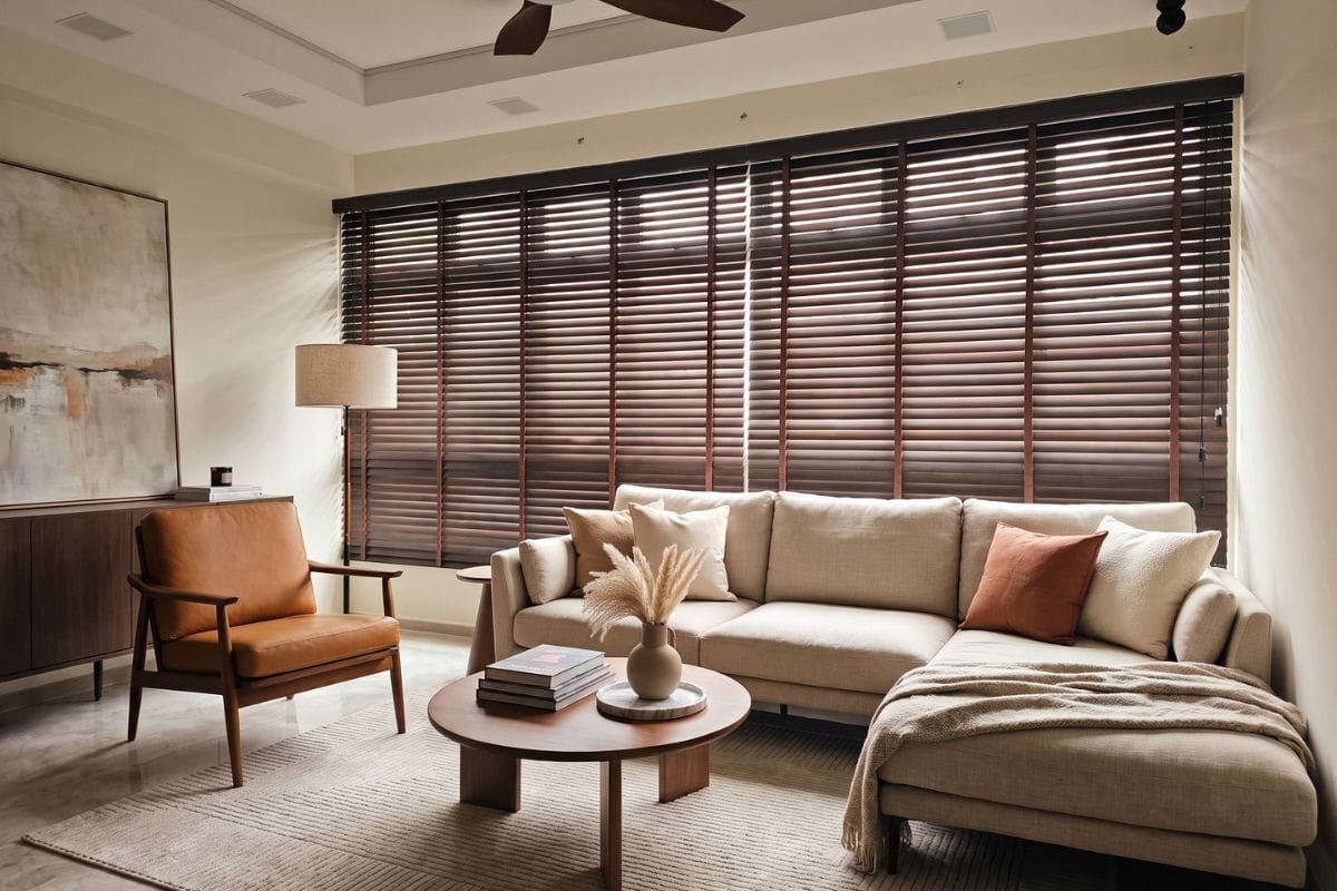 Wood Venetian blinds in a Serangoon living room, Singapore by Cornerstone